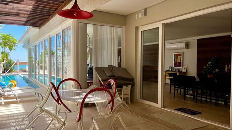 6 quartos, piscina, sauna, churrasqueira, frente ao mar.