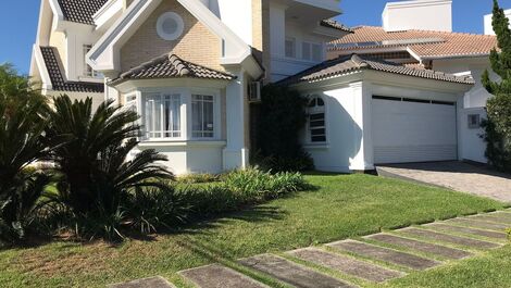 4-Suite House in Jurerê Internacional