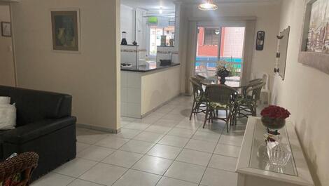 GREAT 2-BEDROOM APARTMENT WITH SUITE 2 BLOCKS FROM PRAIA GRANDE