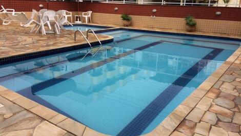 GREAT 2-BEDROOM APARTMENT WITH SUITE 2 BLOCKS FROM PRAIA GRANDE