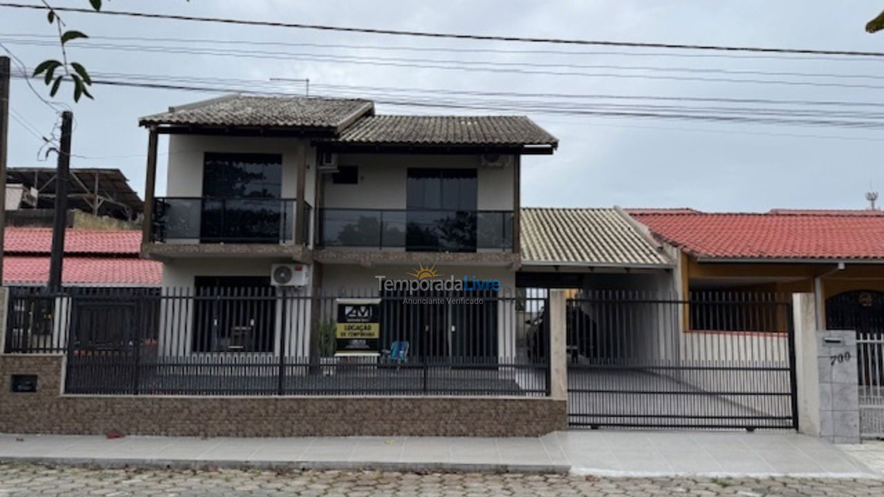 Casa para aluguel de temporada em São Francisco do Sul (Enseada)