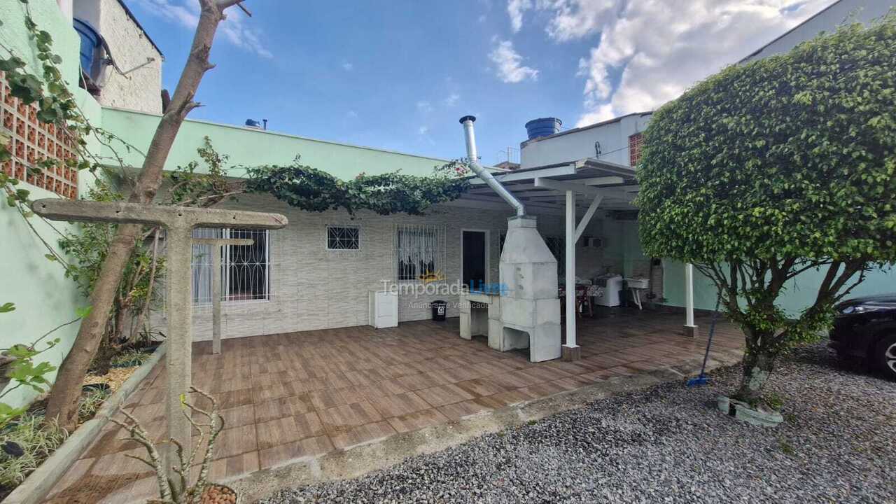 Casa para aluguel de temporada em Balneário Camboriú (Nações)