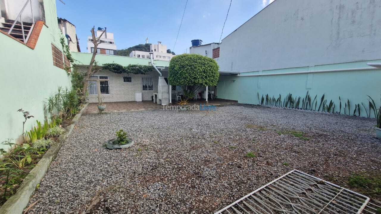 Casa para aluguel de temporada em Balneário Camboriú (Nações)