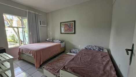 Quarto 1 cama casal cama solteiro com 1 cama auxiliar