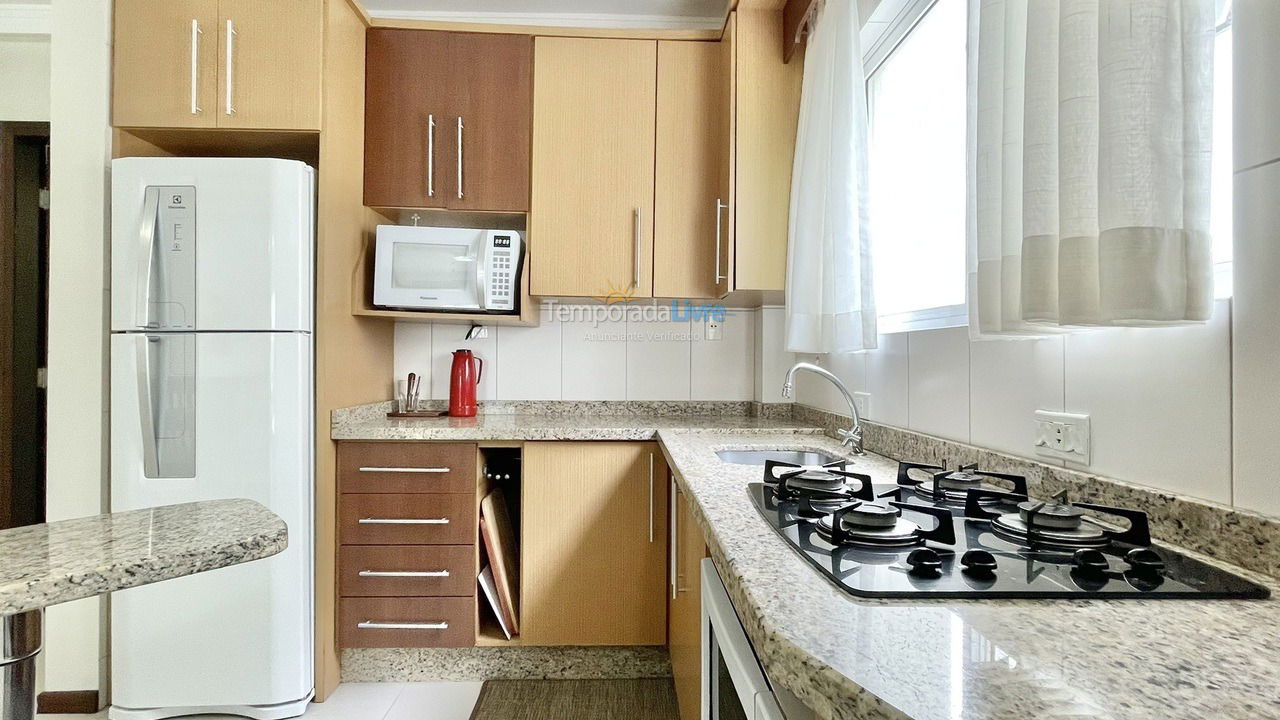 Apartamento para aluguel de temporada em Itapema (Meia Praia)