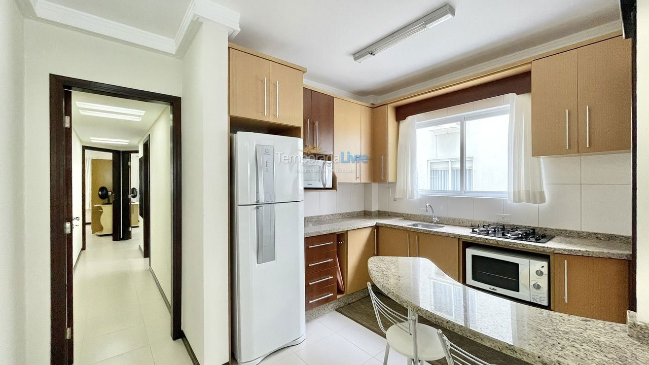 Apartamento para aluguel de temporada em Itapema (Meia Praia)