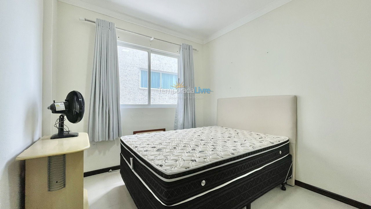 Apartamento para aluguel de temporada em Itapema (Meia Praia)