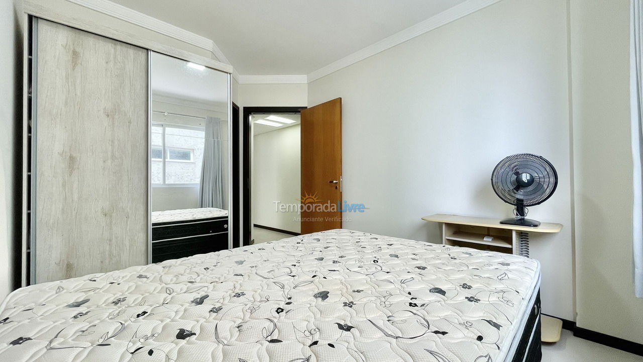 Apartamento para aluguel de temporada em Itapema (Meia Praia)