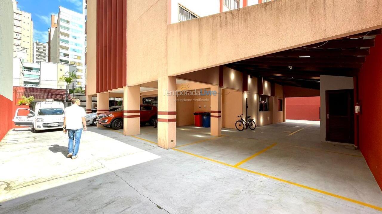 Apartamento para aluguel de temporada em Itapema (Meia Praia)