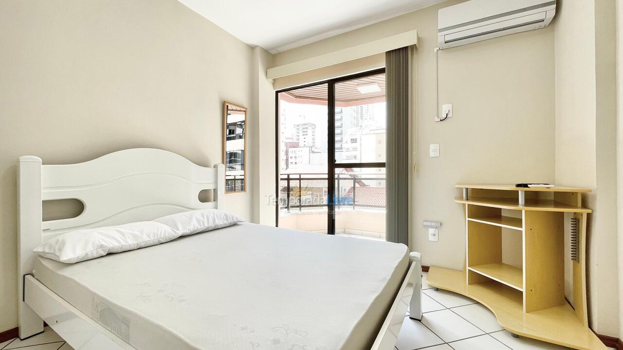 Apartamento para aluguel de temporada em Itapema (Meia Praia)