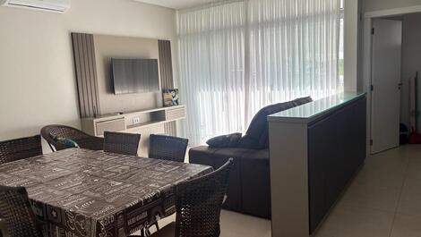 Apartamento 02 suítes em Mariscal