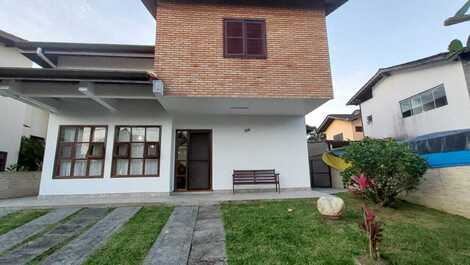 Linda Casa Cond Fechado Piscina 5 Suítes 18 pessoas