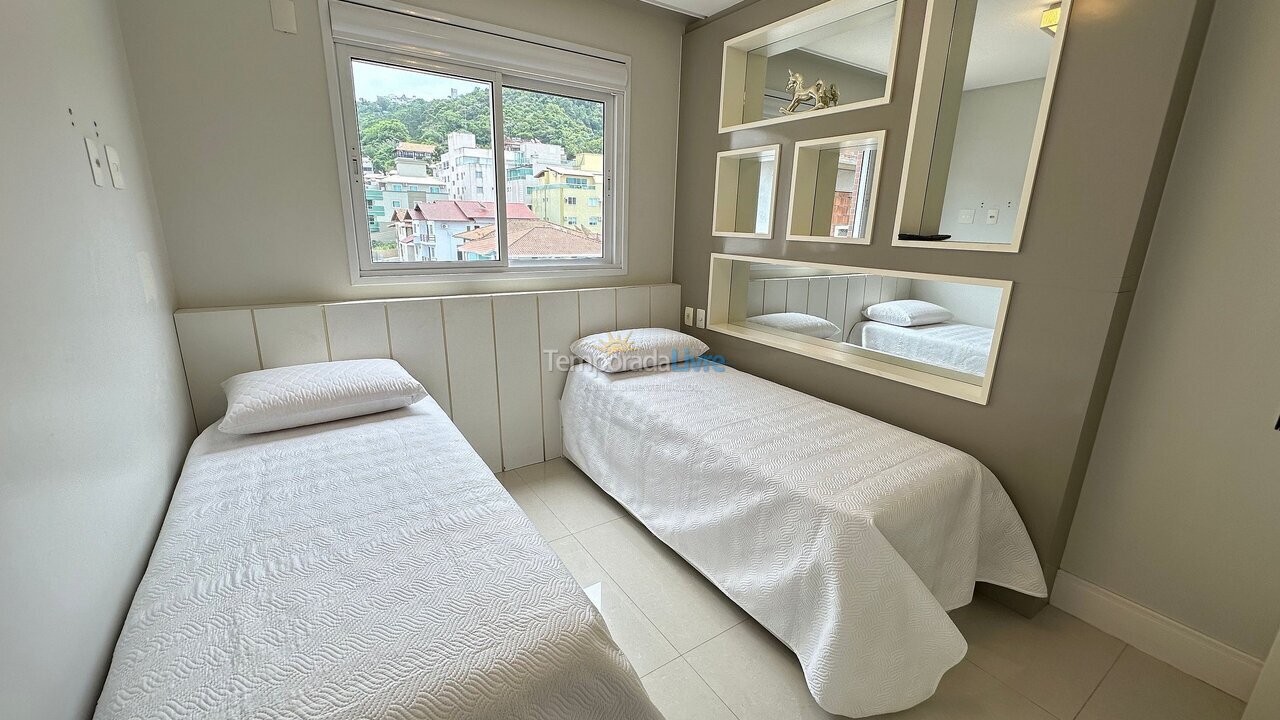 Apartment for vacation rental in Bombinhas (Praia de Bombinhas)