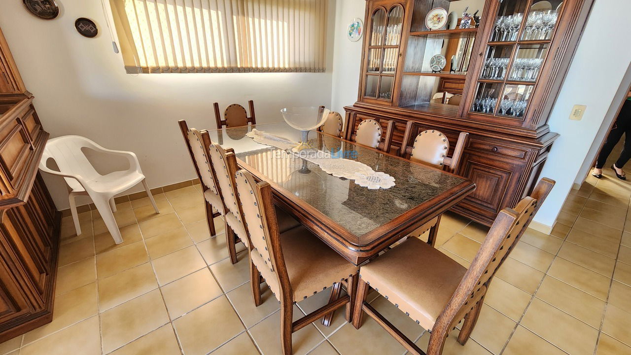 Apartamento para aluguel de temporada em Guarujá (Pitangueiras)