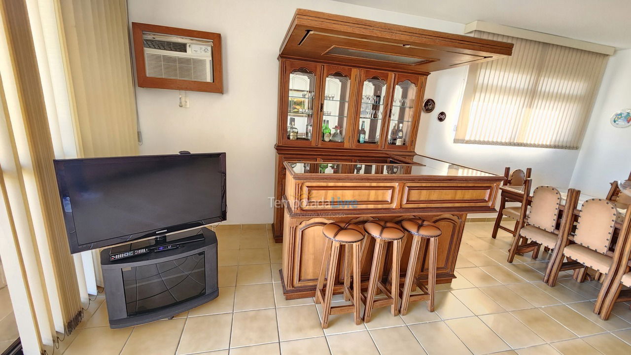 Apartamento para aluguel de temporada em Guarujá (Pitangueiras)