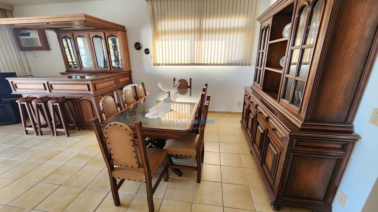 Apartamento para aluguel de temporada em Guarujá (Pitangueiras)