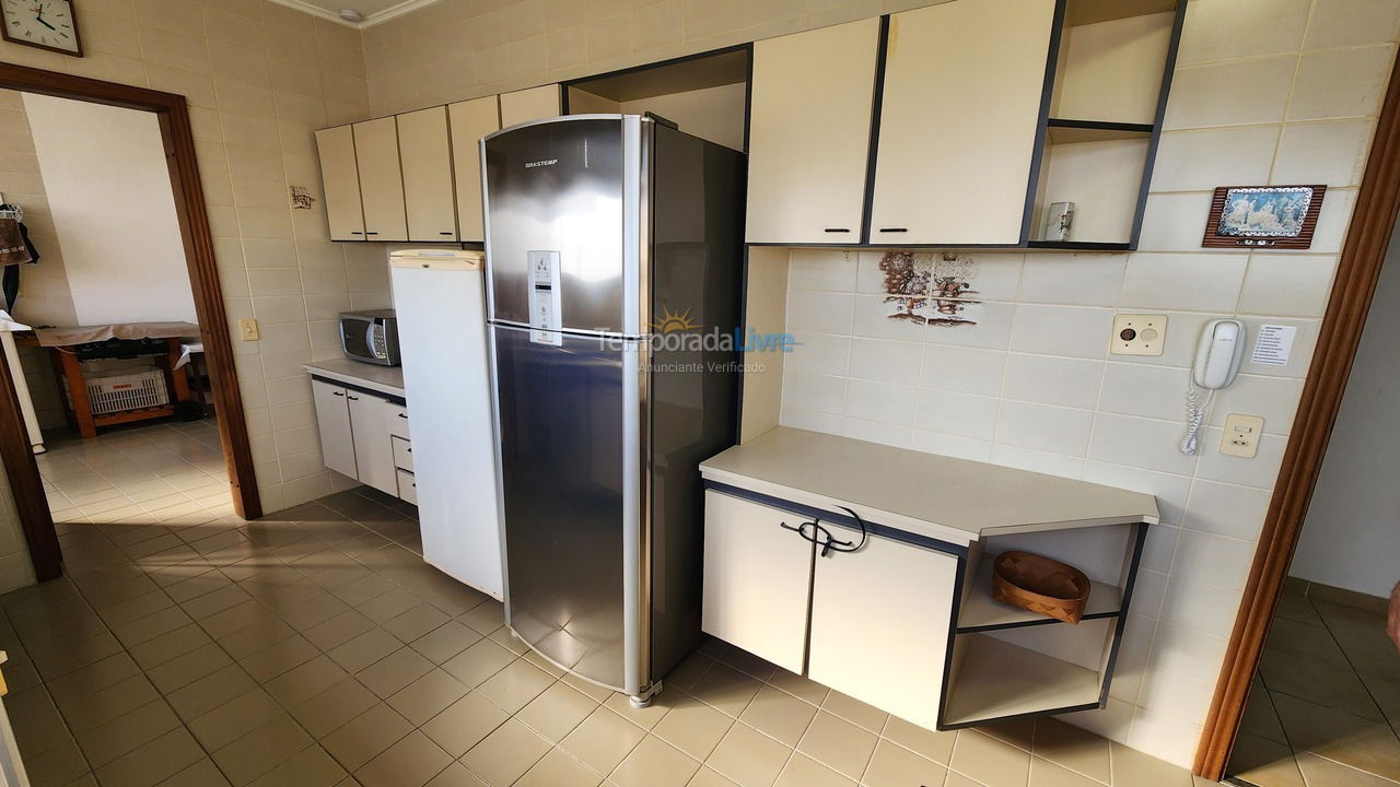 Apartamento para aluguel de temporada em Guarujá (Pitangueiras)