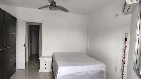 Apartamento 2 Dormitórios ao lado do mar em Canasvieiras