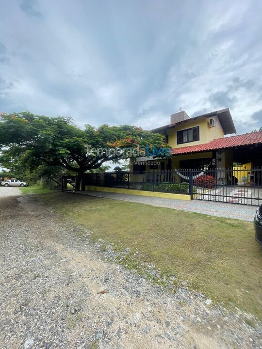 House for vacation rental in Bombinhas (Praia de Zimbros)