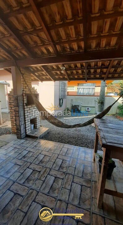 Casa para aluguel de temporada em Bombinhas (Praia de Bombas)