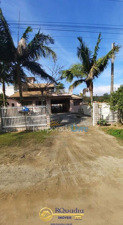 Casa para aluguel de temporada em Bombinhas (Praia de Bombas)