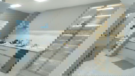 LUXUOSO E ACONCHEGANTE APARTAMENTO EM JURERÊ