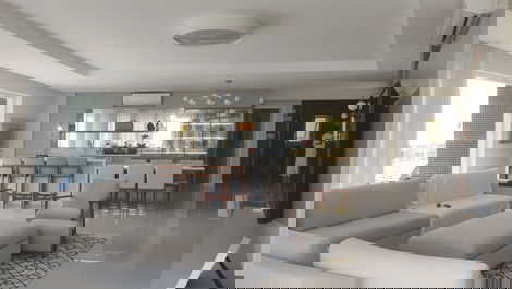 LUXUOSO E ACONCHEGANTE APARTAMENTO EM JURERÊ