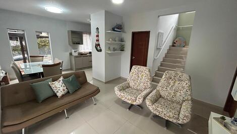 🏡 Hermosa Casa con Piscina en Playa Bombas 🌊