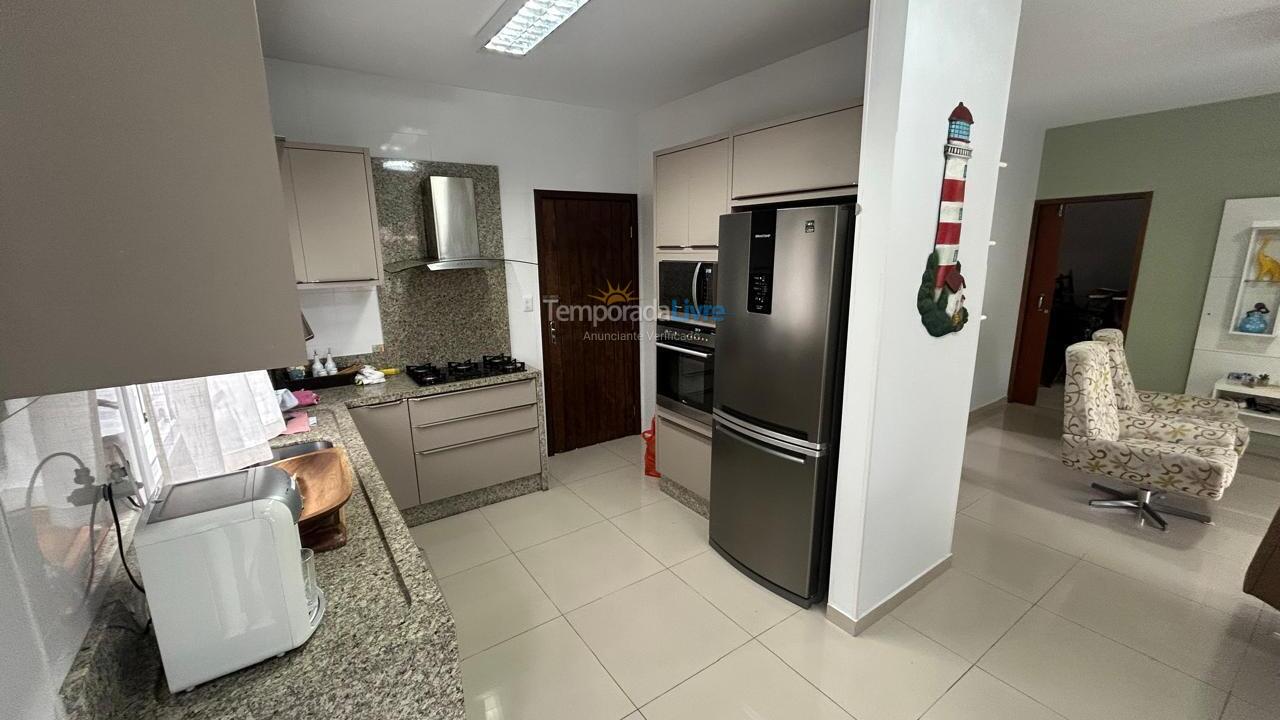 Casa para alquiler de vacaciones em Bombinhas (Praia de Bombas)