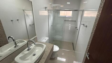 🏡 Hermosa Casa con Piscina en Playa Bombas 🌊
