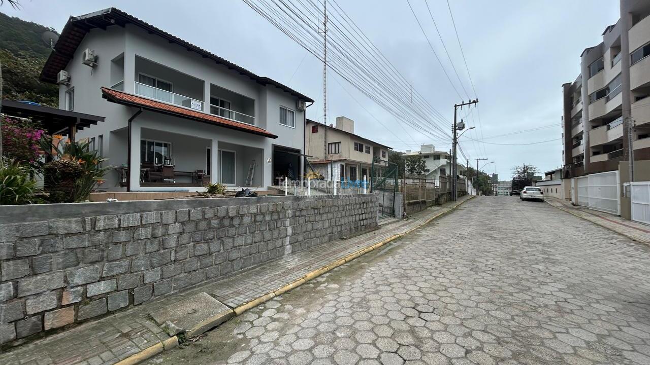 Casa para alquiler de vacaciones em Bombinhas (Praia de Bombas)