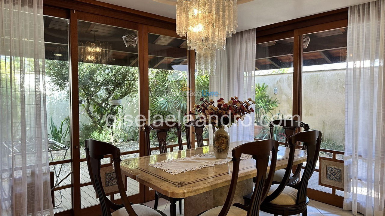 Casa para aluguel de temporada em Florianopolis (Jurerê Internacional)