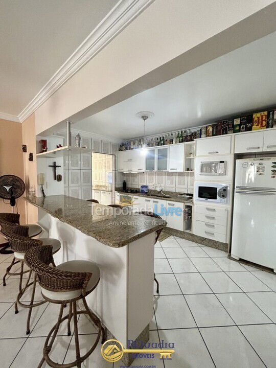 Apartment for vacation rental in Bombinhas (Praia de Bombas)