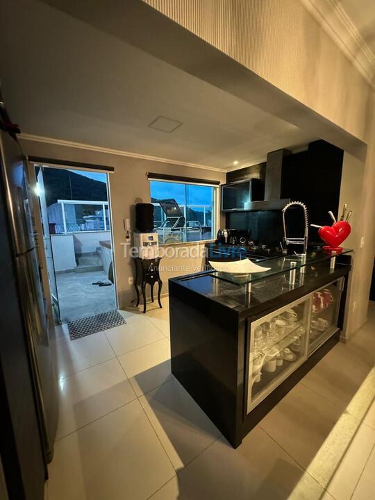 Apartamento para aluguel de temporada em Bombinhas (Praia de Bombas)