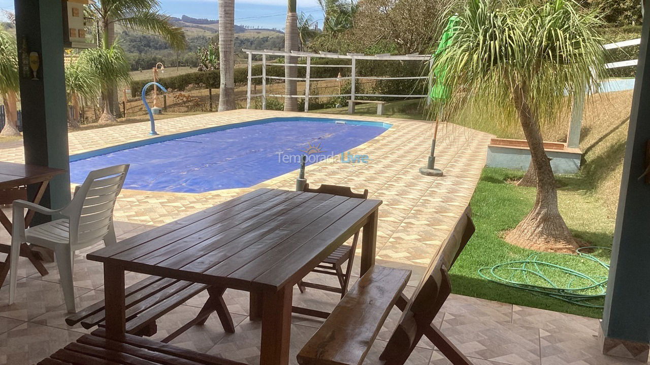 Chácara / sítio para aluguel de temporada em Bragança Paulista (Chacara Casa da Floresta)