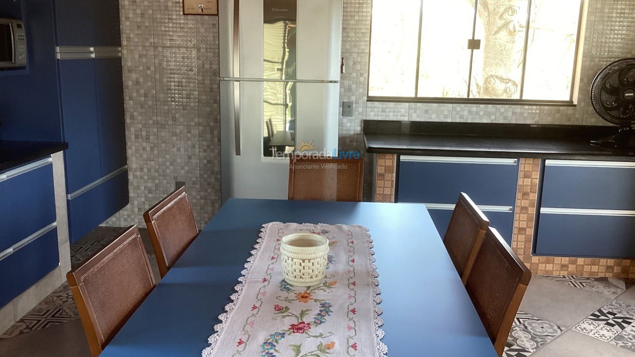 Chácara / sítio para aluguel de temporada em Bragança Paulista (Chacara Casa da Floresta)