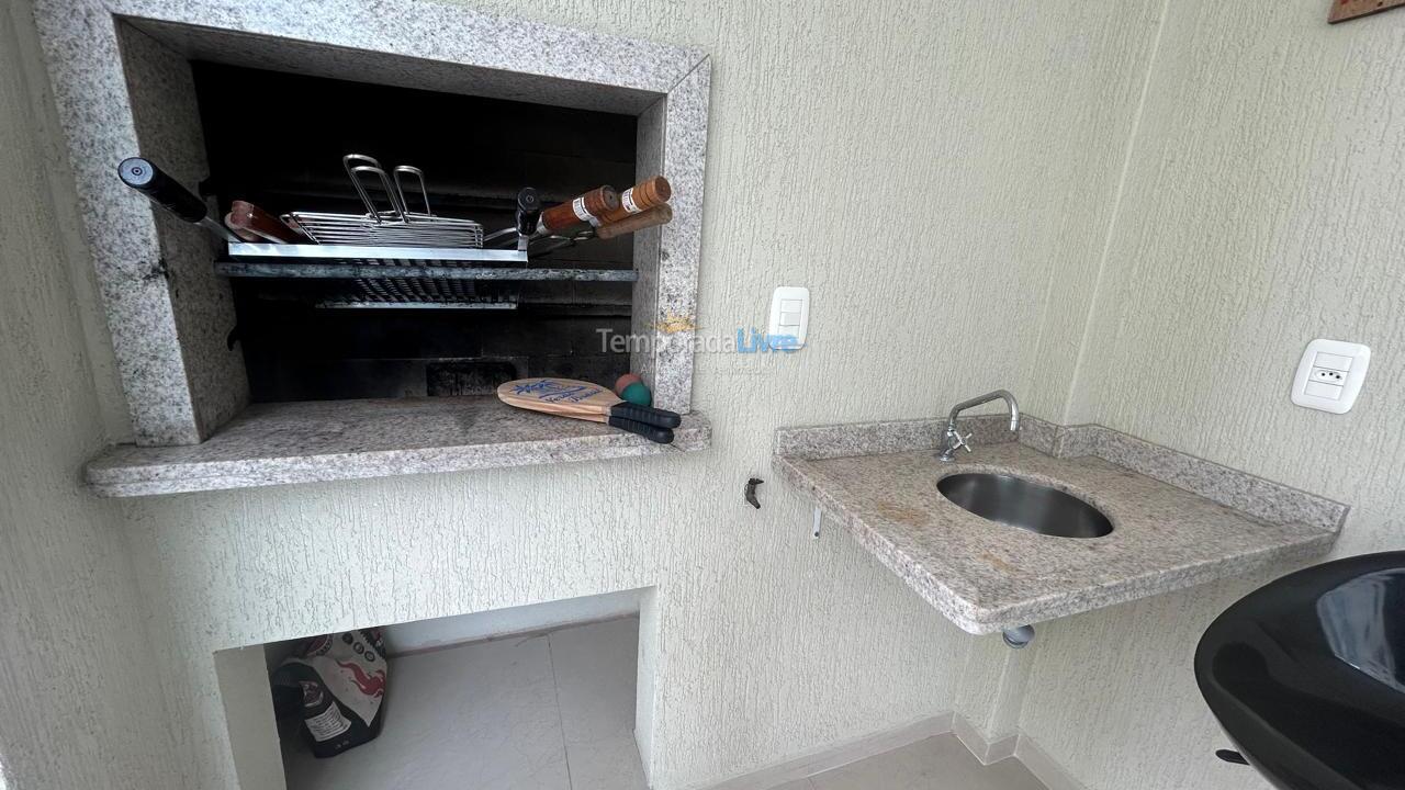Apartment for vacation rental in Itapema (Centro)