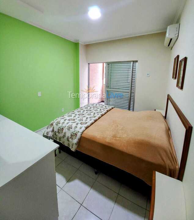 Casa para aluguel de temporada em Itapema (Meia Praia)