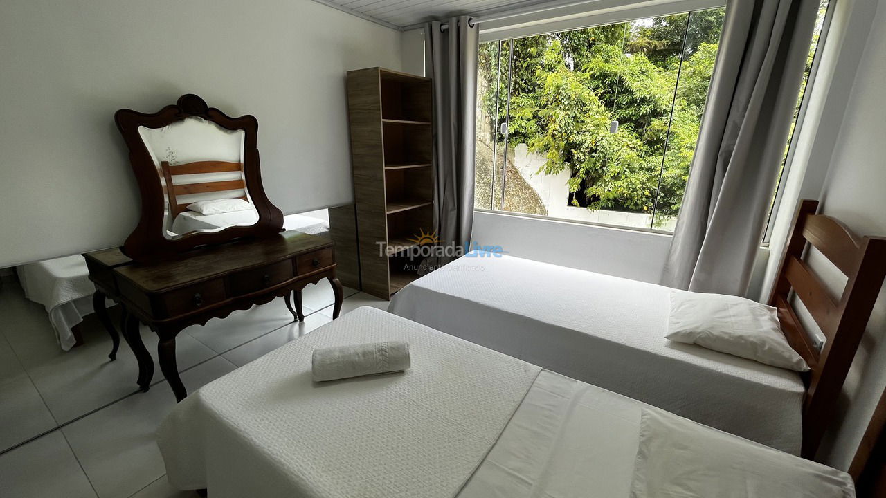 Apartamento para aluguel de temporada em Florianópolis (Praia da Lagoinha)