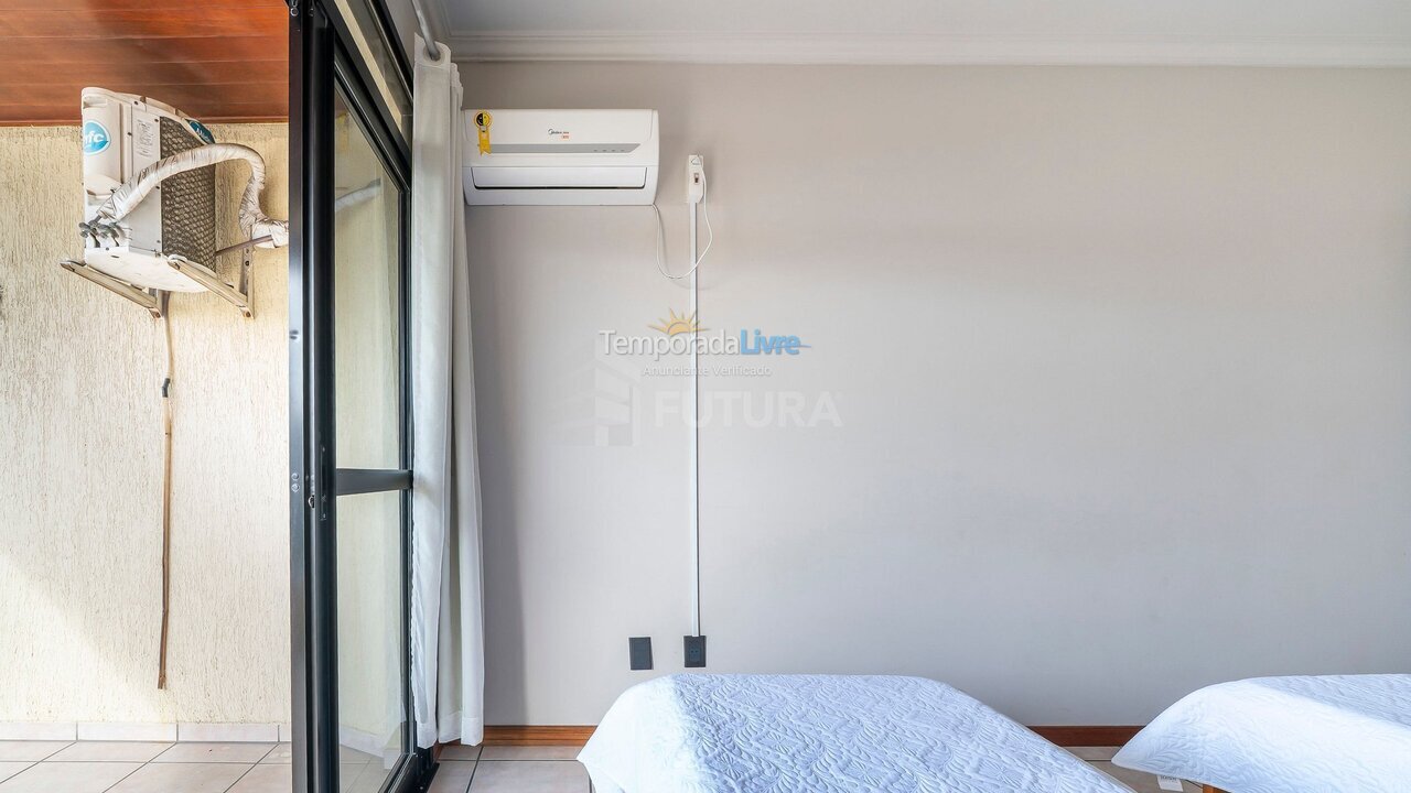 Apartment for vacation rental in Bombinhas (Praia de Bombinhas)