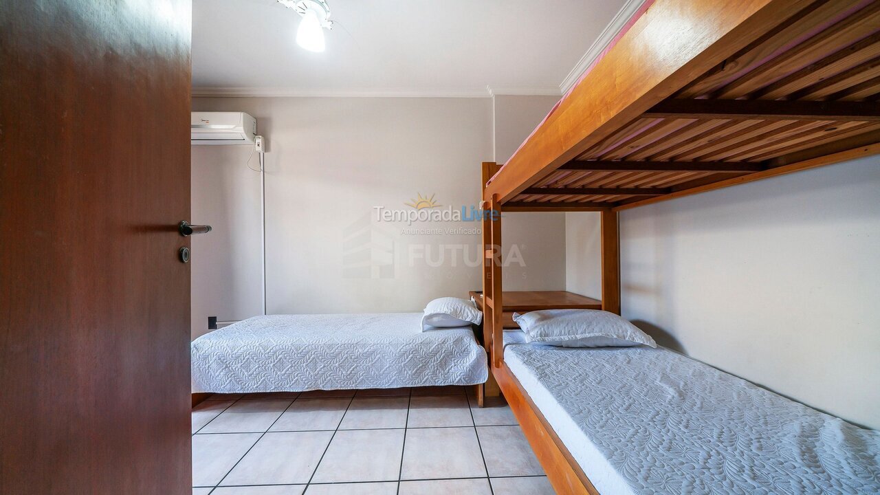Apartment for vacation rental in Bombinhas (Praia de Bombinhas)