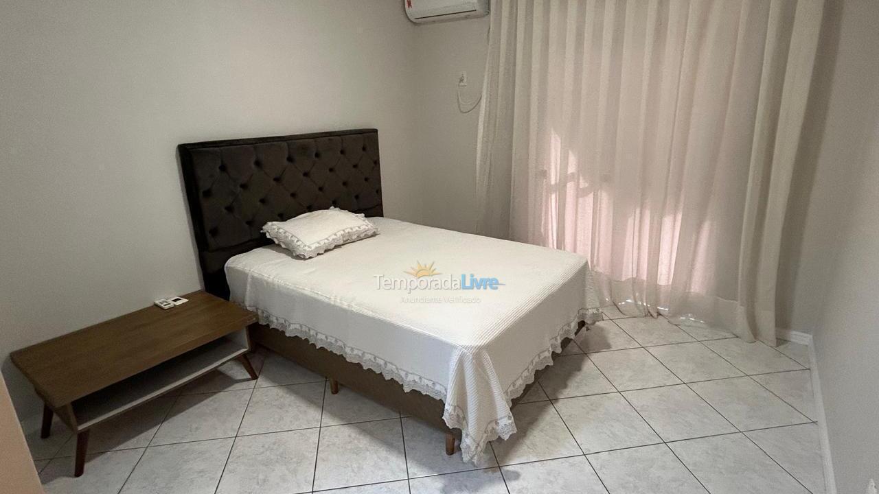 Apartamento para aluguel de temporada em Itapema (Centro)