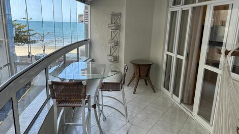 TRES DORMITÓRIOS - EDIFÍCIO FRENTE AO MAR