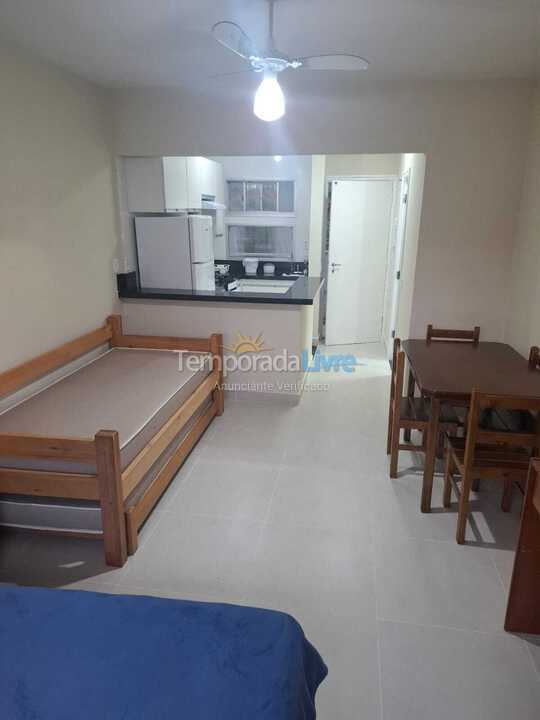 Apartamento para aluguel de temporada em Ubatuba (Praia das Toninhas)