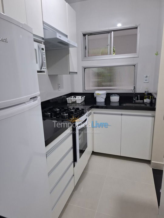 Apartamento para aluguel de temporada em Ubatuba (Praia das Toninhas)