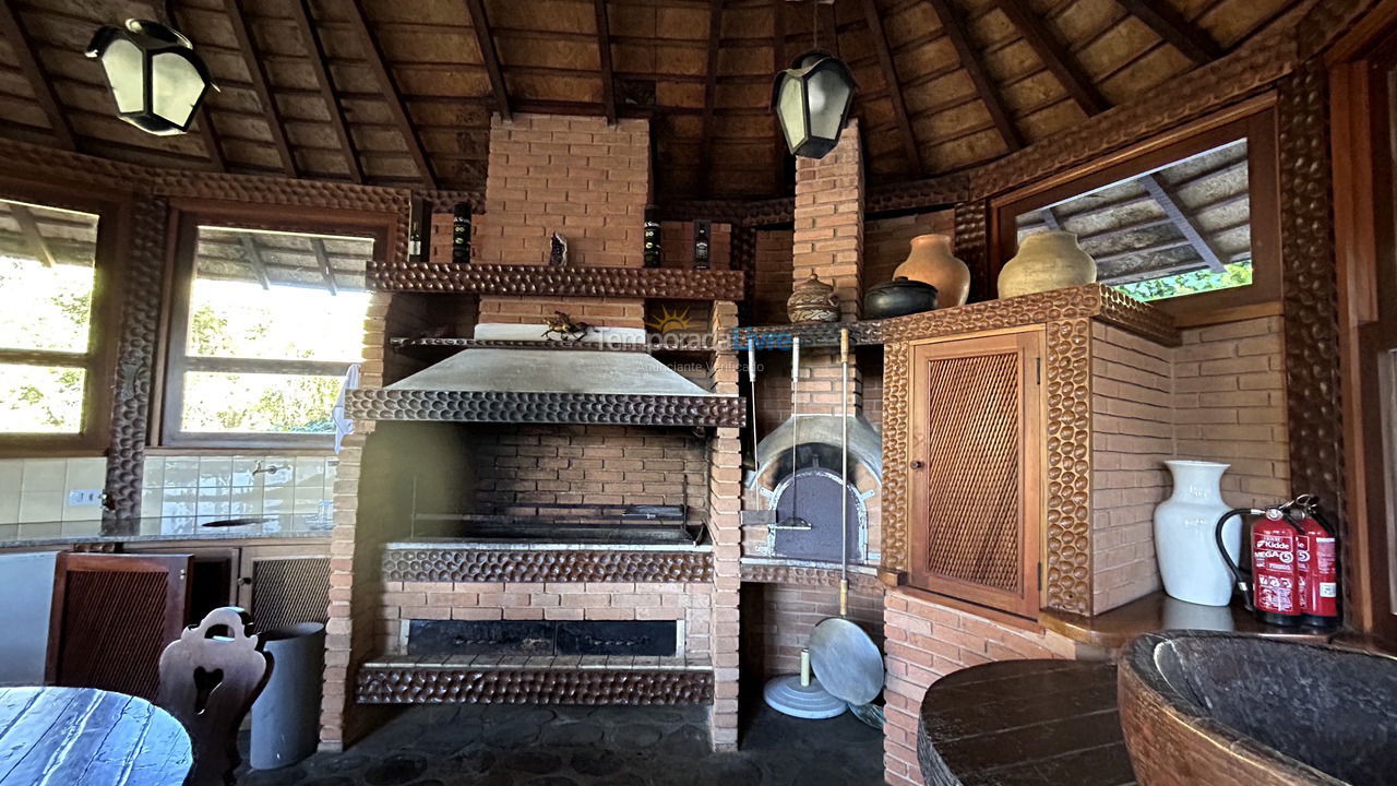 Casa para aluguel de temporada em Campos do Jordão (Alto do Capivari)