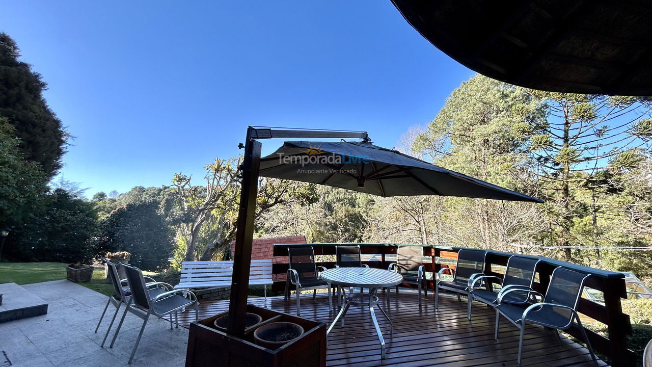 Casa para aluguel de temporada em Campos do Jordão (Alto do Capivari)