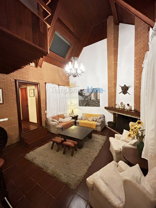 Casa para aluguel de temporada em Campos do Jordão (Alto do Capivari)