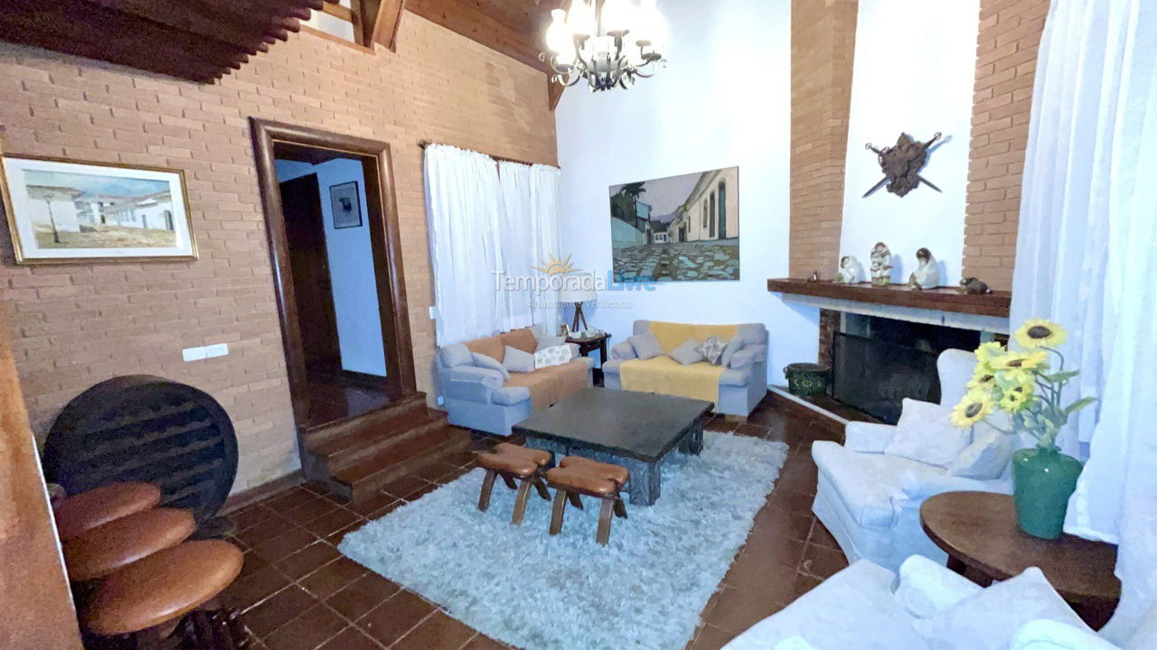 Casa para aluguel de temporada em Campos do Jordão (Alto do Capivari)