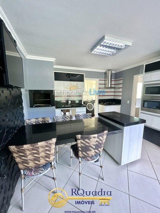 House for vacation rental in Bombinhas (Praia de Bombas)